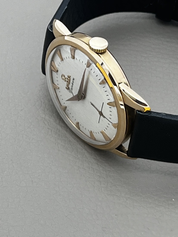 OMEGA Geneve 18K Cal. 267 - MONTCHRONO gebrauchte Luxus Uhren und gebrauchte Montblanc Stifte