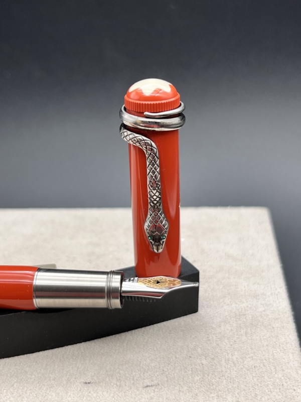 MONTBLANC Heritage Rouge et Noir Füller