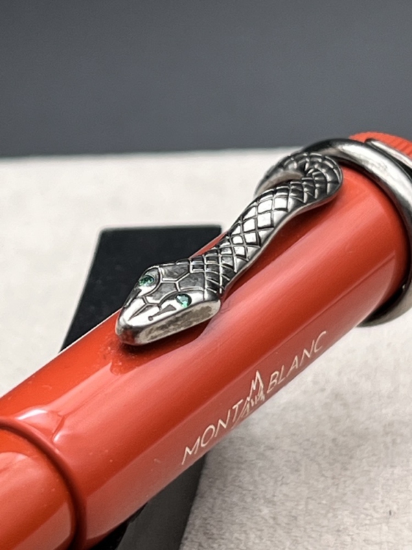 MONTBLANC Heritage Rouge et Noir Füller