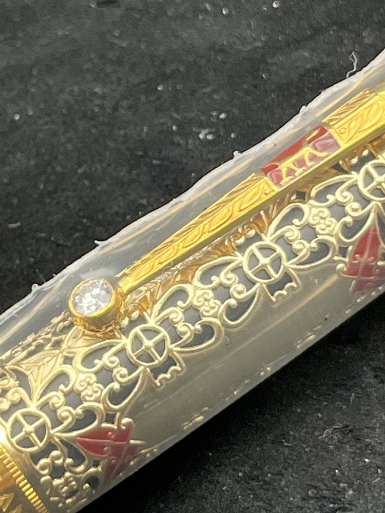 Montblanc Patron of Art – Semiramis 888 • Füllfederhalter Geflecht aus 750er (18 K) Gold – seltenes Einzelstück bei Montchrono.de