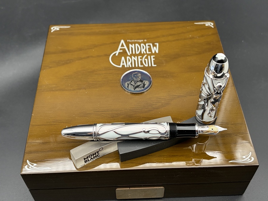 Montblanc Andrew Carnegie Patron of Art 888 Füller Solid Gold
